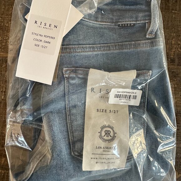 Red Dress A Little Extra Medium Wash Straight Leg Jeans Size 5 / Medium Wash - Picture 4 of 4